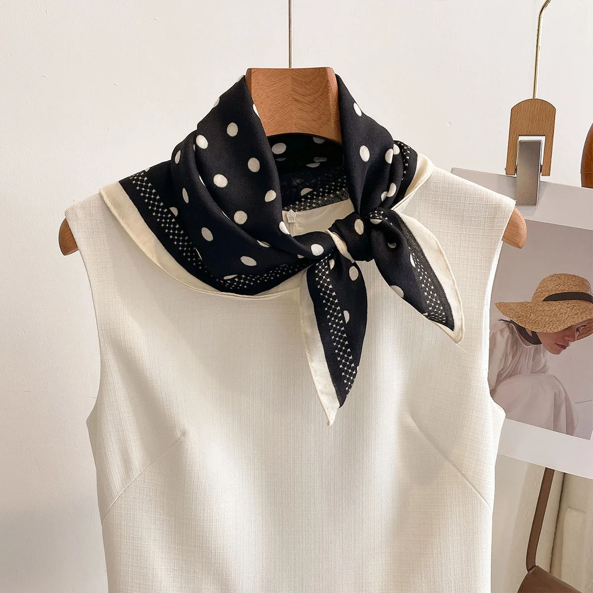 Luxury Polka Dot Printed Squar - Silk Neck Scarf reseña y precio