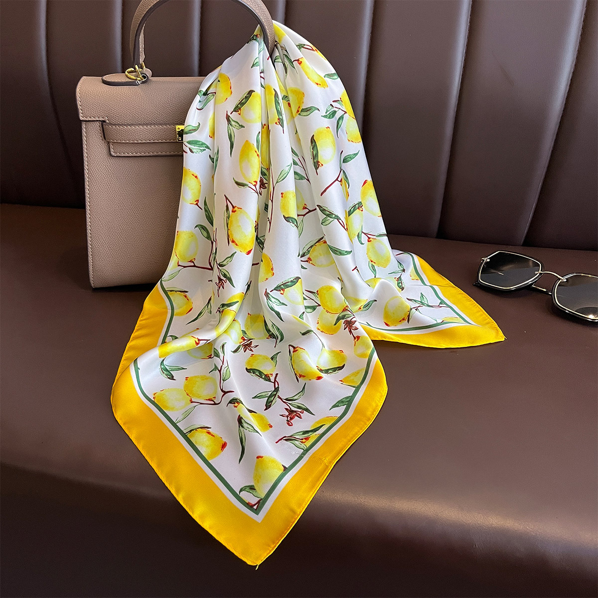 2025 New Yellow Lemon Print Sq - Ascot Neck Scarf reseña y precio