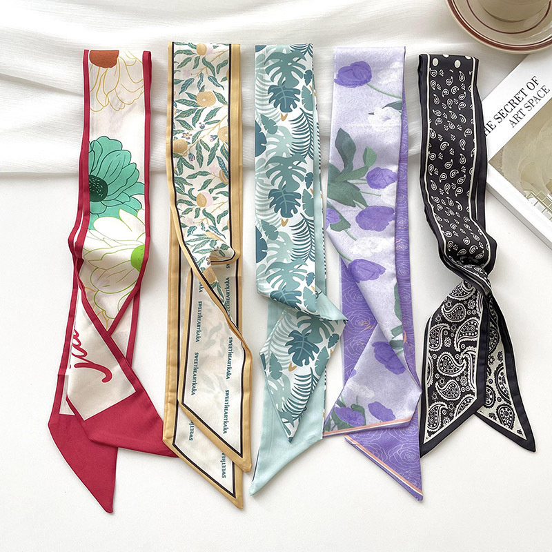 New luxury Brand Model Small S - Ascot Neck Scarf reseña y precio